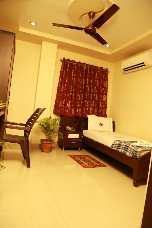 Hotel Sri Grands Rājahmundry 外观 照片